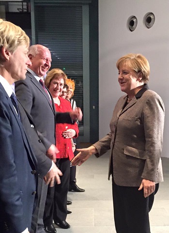 Nach Abschluss der Haushaltsberatungen mit den Koalitionshaushältern zum Abendessen bei der Kanzlerin