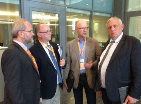 Staatssekretär Karl-Josef Laumann, Kreistagsfraktionsvorsitzender Bernd Brandemann und Regionalratsvorsitzender Hermann Josef Droege mit Volkmar Klein